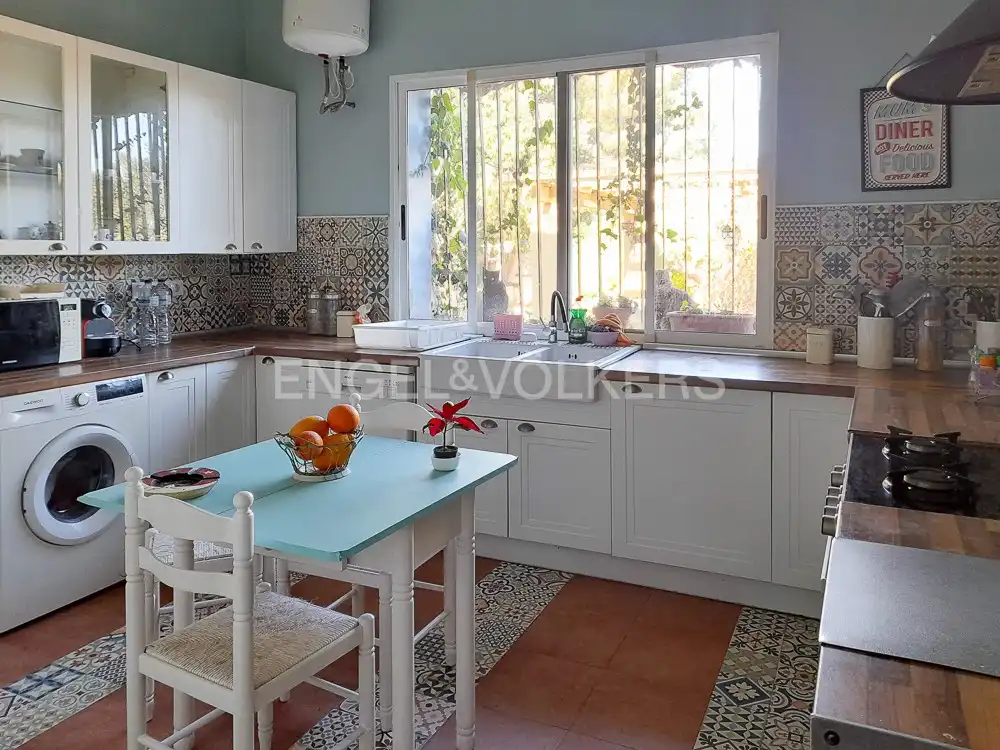 Cuina de Casa o xalet en venda en Riba-roja de Túria amb Aire condicionat, Calefacció i Jardí privat