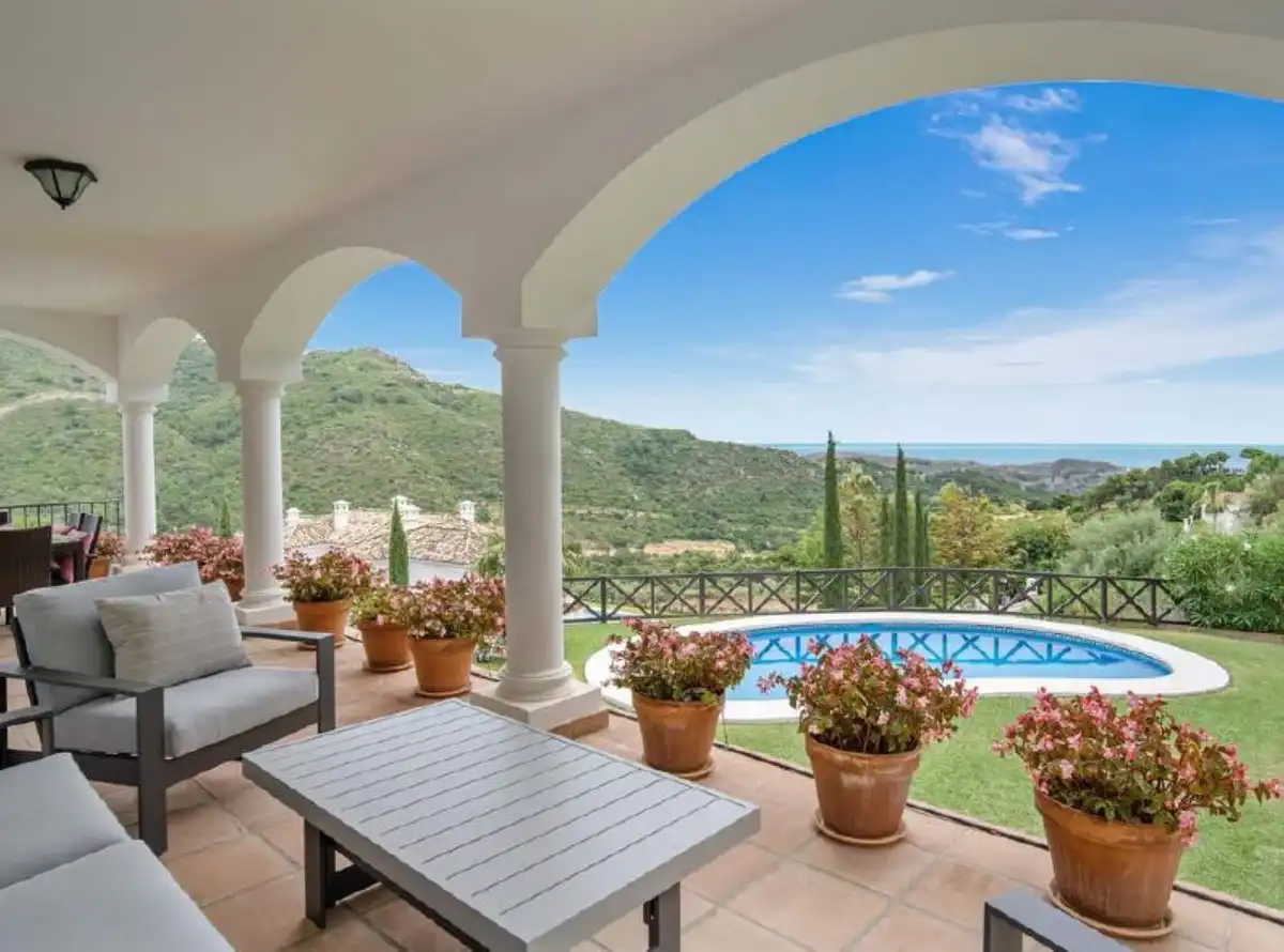 Chalet con piscina en venta en Benahavís pueblo, imagen 3