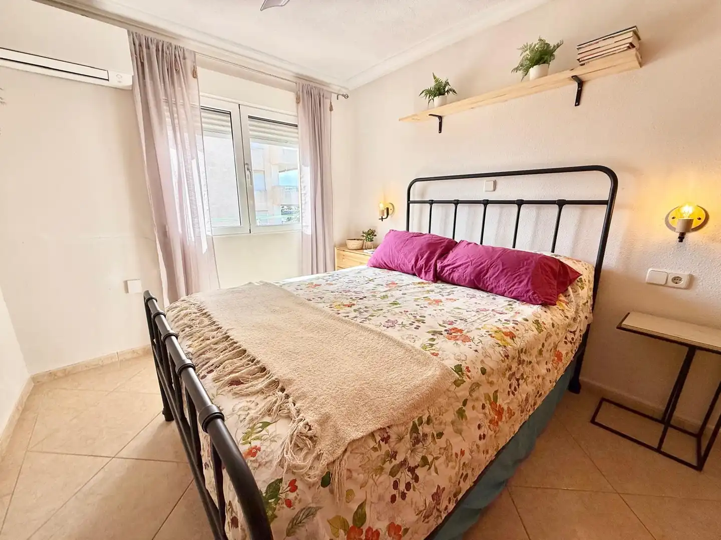 Habitación de Apartamento de alquiler en La Manga del Mar Menor con Aire acondicionado, Calefacción y Piscina