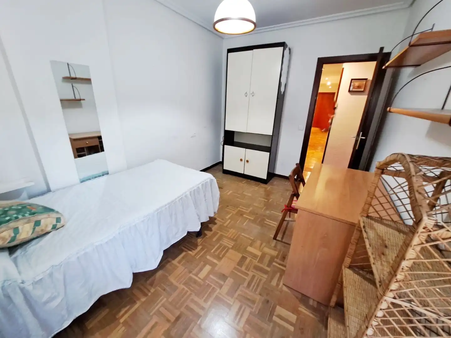 Dormitori de Pis en venda en Vitoria - Gasteiz amb Calefacció, Parquet i Terrassa