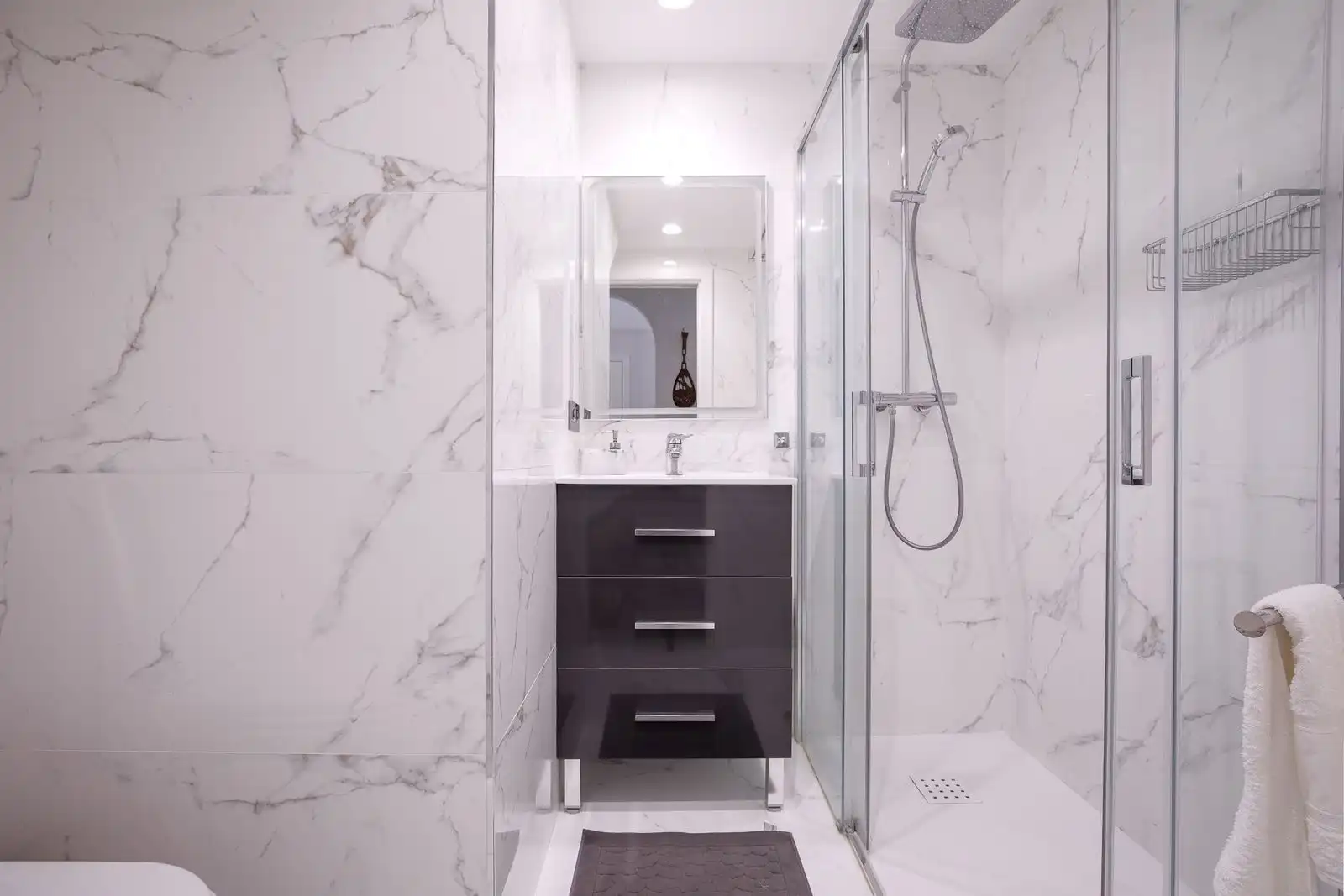 Badezimmer von Maisonette zum Verkauf in Marbella mit Klimaanlage, Terrasse und Abstellraum