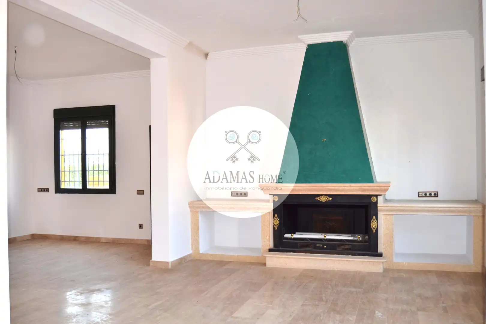 Sala d'estar de Casa o xalet en venda en Sanlúcar la Mayor amb Jardí privat, Terrassa i Piscina