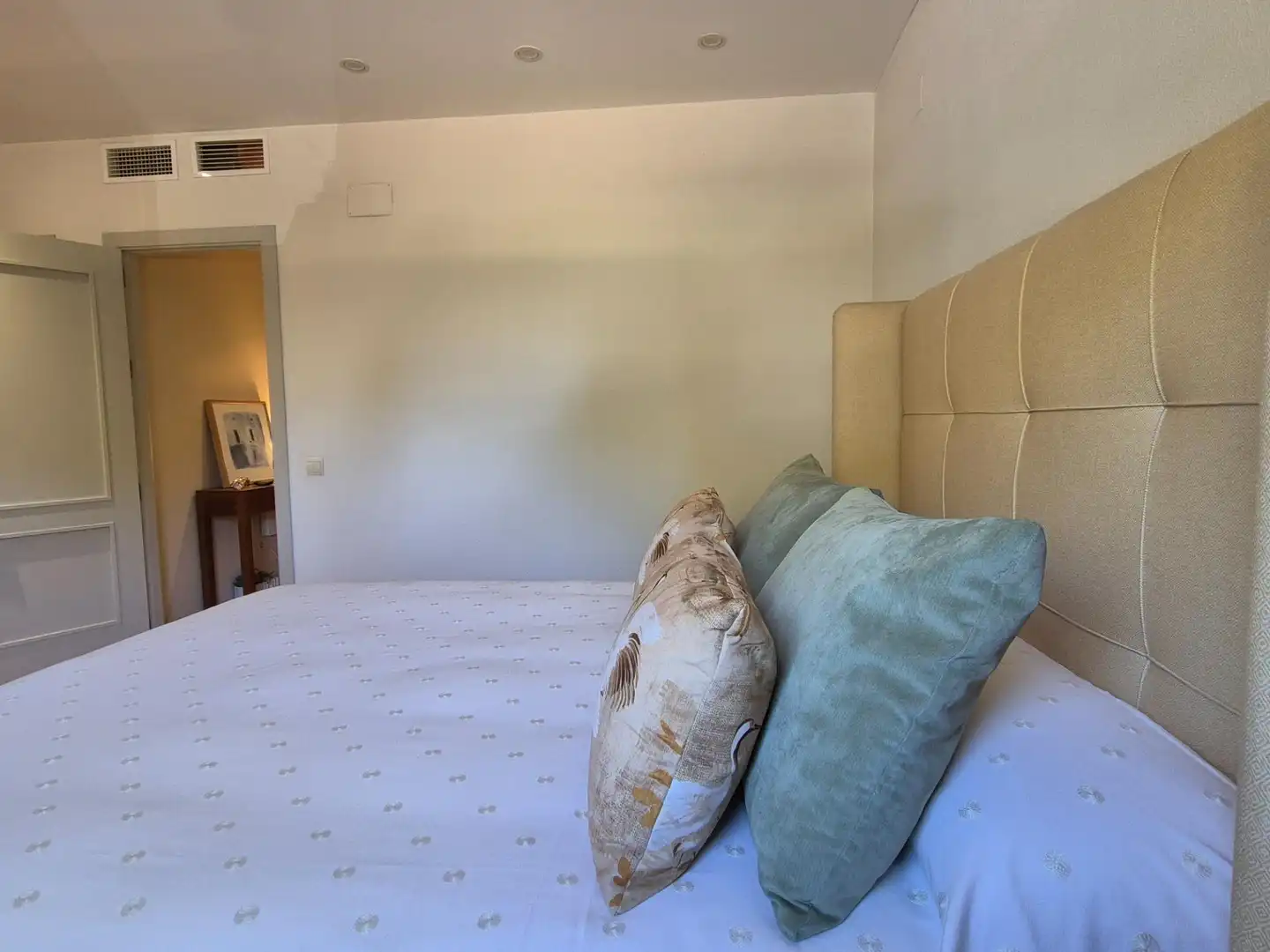 Habitación de Casa adosada de alquiler en Alcalá de Guadaira con Aire acondicionado, Calefacción y Jardín privado