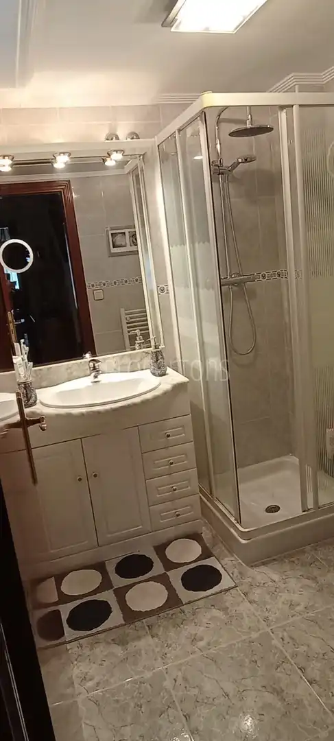 Bathroom of Houses for sale in Miranda de Ebro