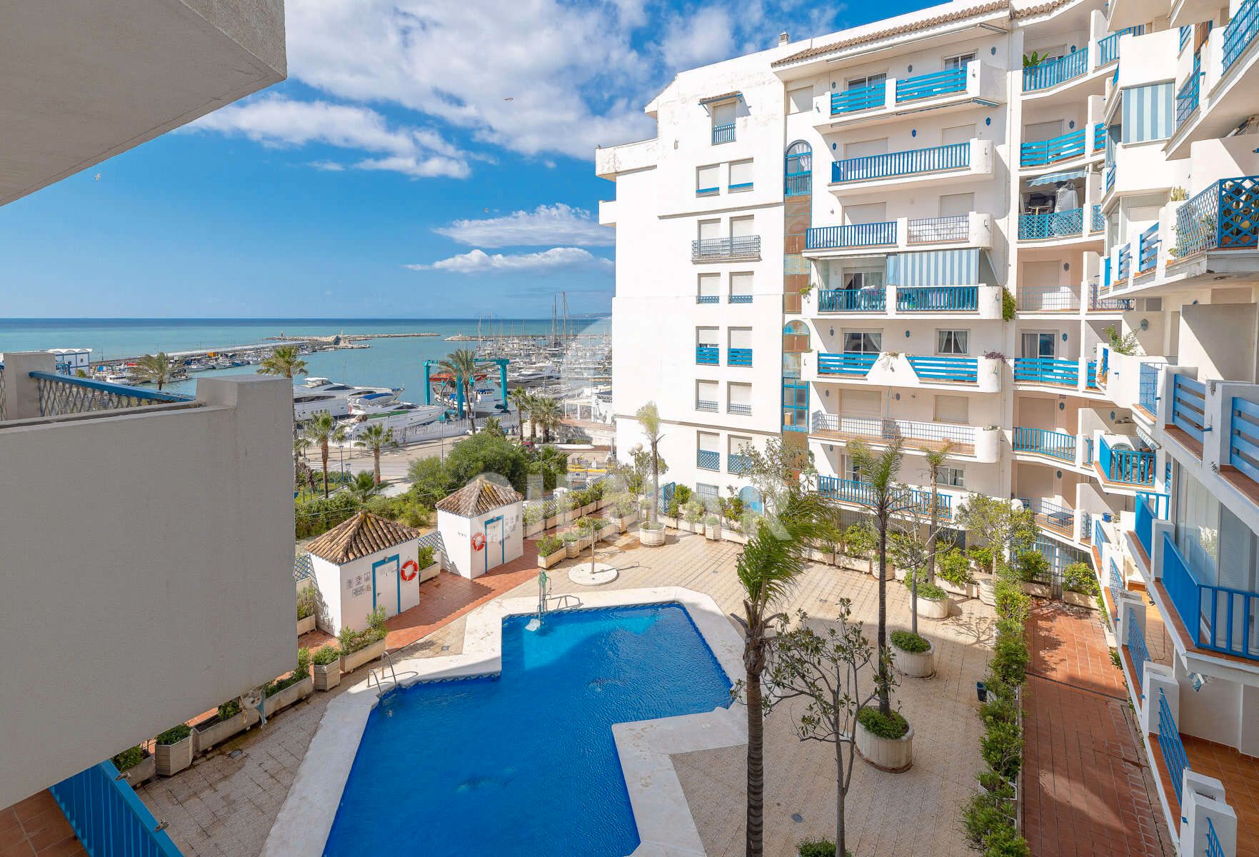 Apartamento en venta en Avenida del Carmen, Puerto de Estepona, Estepona Pueblo, Estepona