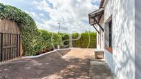 Vista exterior de Casa o xalet en venda en Sant Cugat del Vallès amb Aire condicionat, Terrassa i Piscina