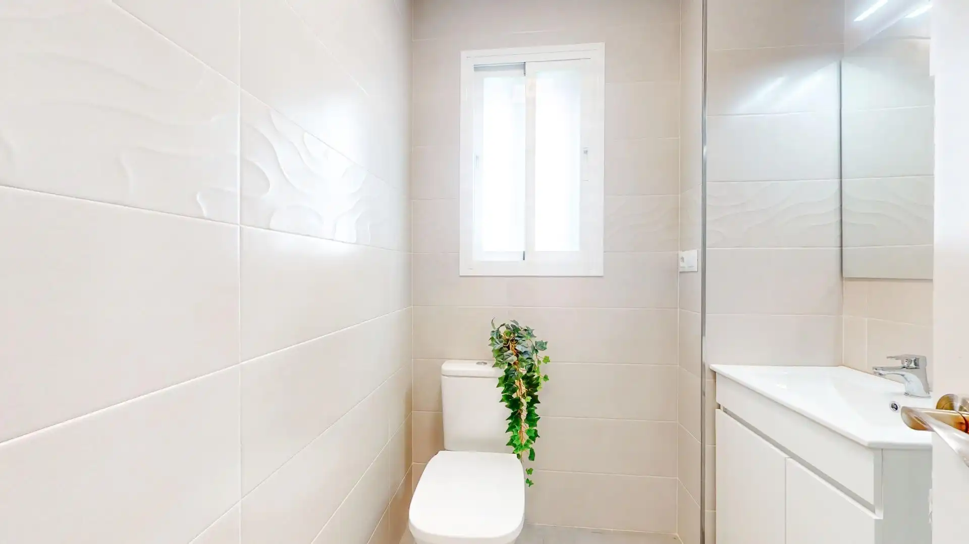 Baño de Piso en venta en Benalmádena con Aire acondicionado, Jardín privado y Terraza