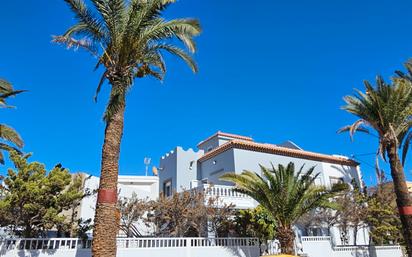 Vista exterior de Casa o xalet de lloguer en Las Palmas de Gran Canaria amb Jardí privat, Terrassa i Forn