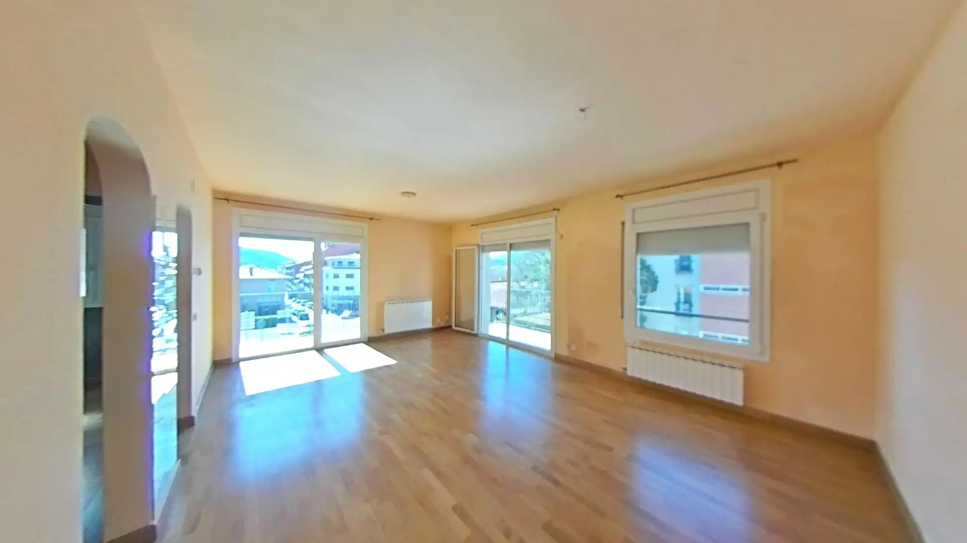 Sala de estar de Piso en venta en Sant Joan de les Abadesses con Calefacción, Terraza y Trastero