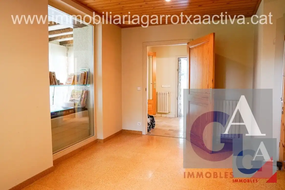 Casa rústica amb terrassa en venda a Sant Joan Les Fonts, imagen 38