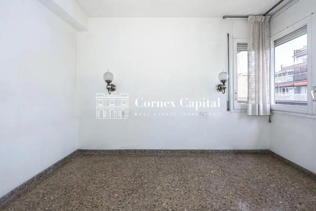 Vista exterior de Piso en venta en Barcelona con Calefacción y Terraza