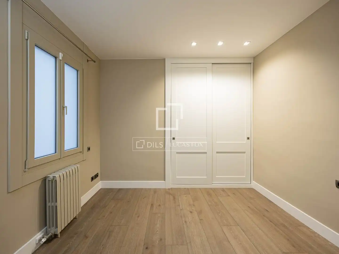 Wohnung zum Verkauf in Barcelona mit Klimaanlage, Heizung und Parkett
