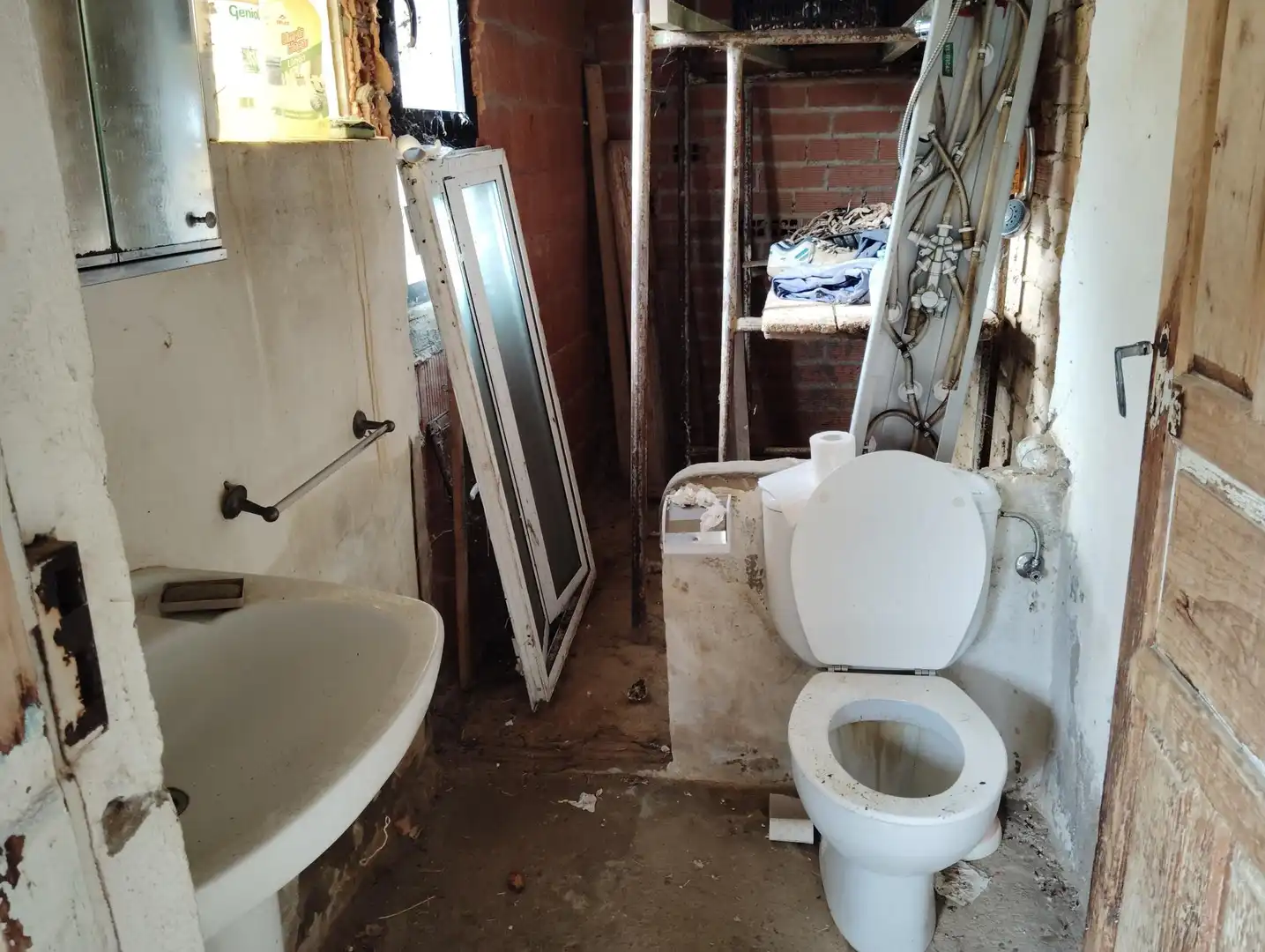 Badezimmer von Einfamilien-Reihenhaus zum Verkauf in Pajares de los Oteros