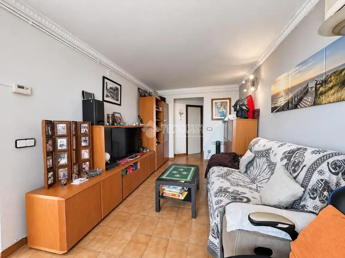 Sala de estar de Piso en venta en L'Hospitalet de Llobregat con Aire acondicionado y Terraza