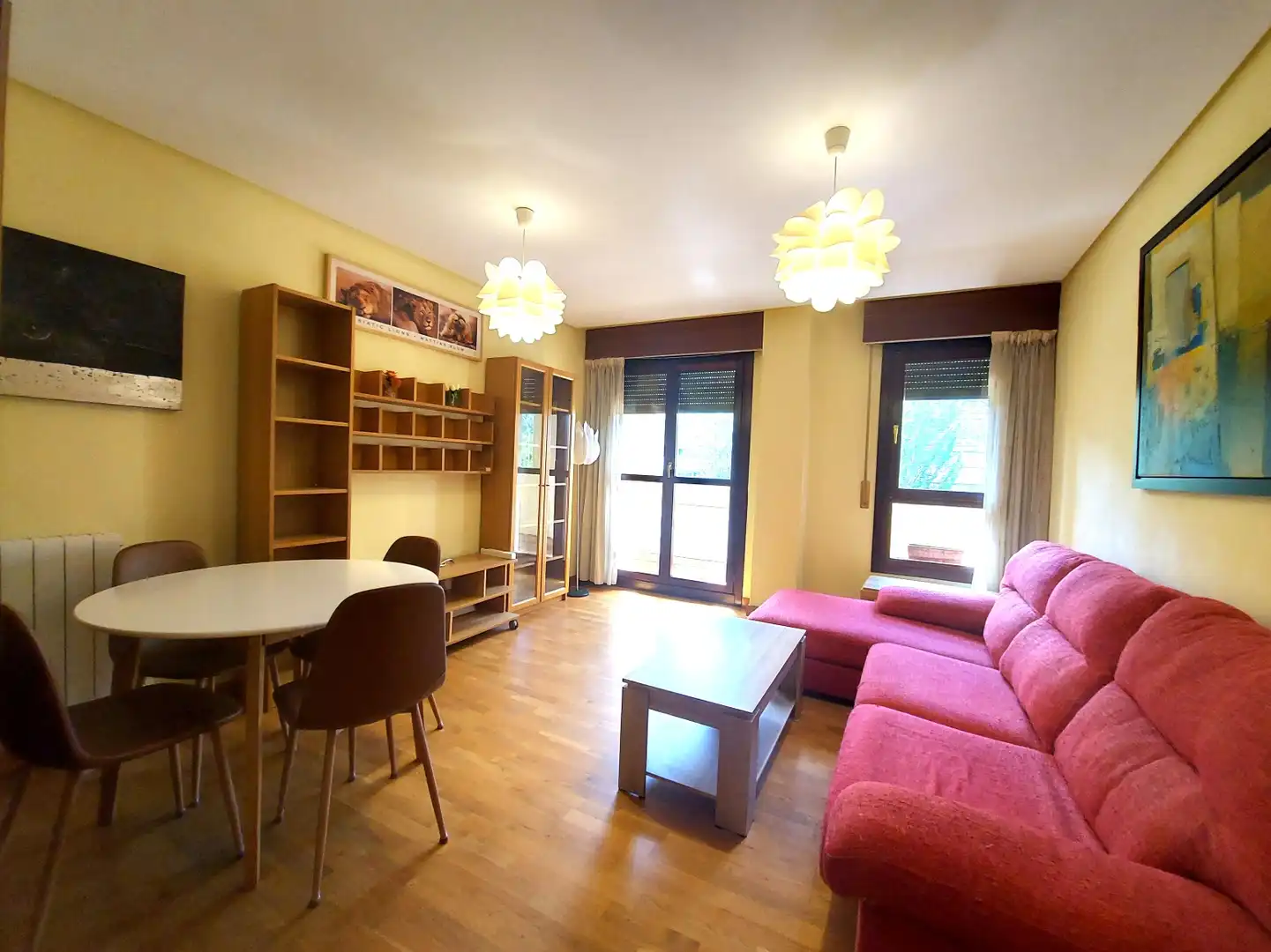 Sala de estar de Piso de alquiler en  Logroño con Calefacción, Balcón y Piscina comunitaria