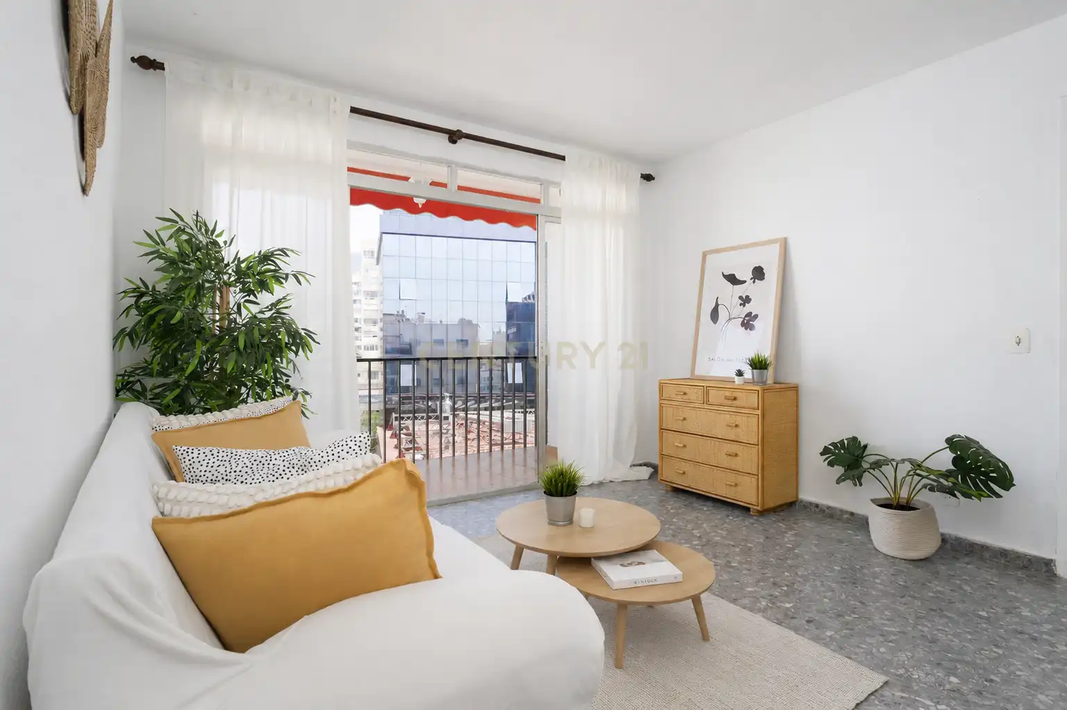 Sala de estar de Piso en venta en Marbella con Balcón y Alarma