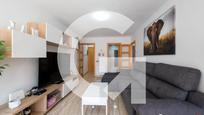 Sala d'estar de Pis en venda en Santa Coloma de Gramenet amb Aire condicionat, Calefacció i Moblat