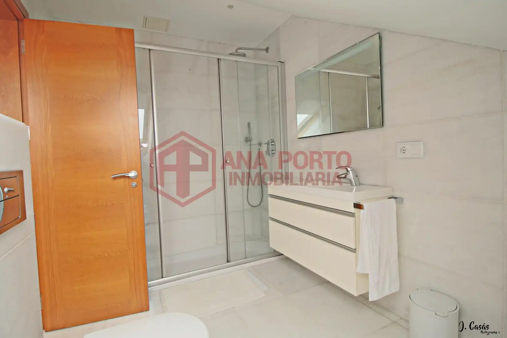 Bany de Casa adosada en venda en O Grove   amb Calefacció, Jardí privat i Parquet
