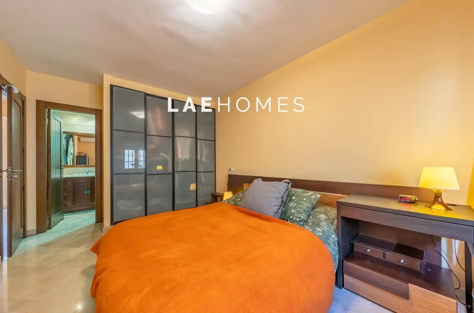 Habitación de Apartamento en venta en Marbella con Jardín privado, Terraza y Piscina comunitaria