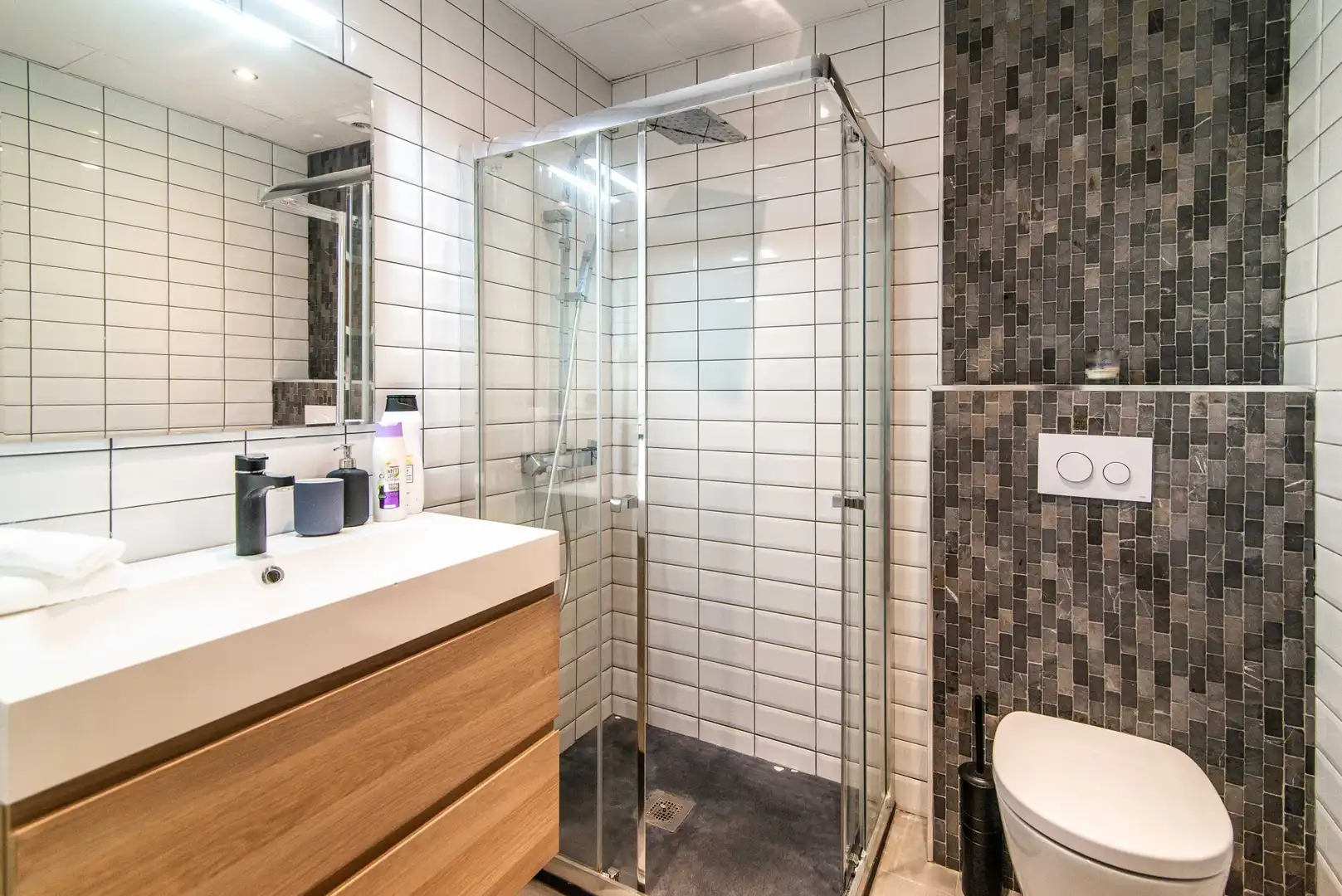 Baño de Apartamento de alquiler en Marbella con Aire acondicionado, Calefacción y Terraza