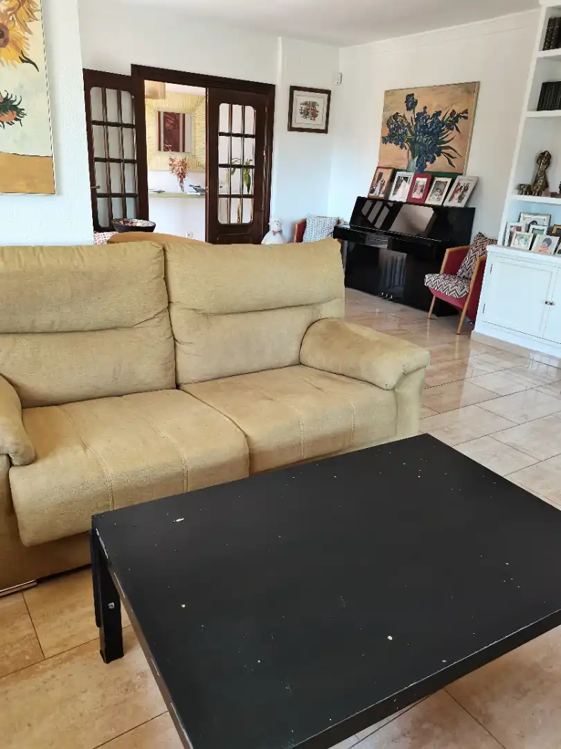 Sala d'estar de Casa o xalet en venda en Málaga amb Calefacció, Jardí privat i Parquet