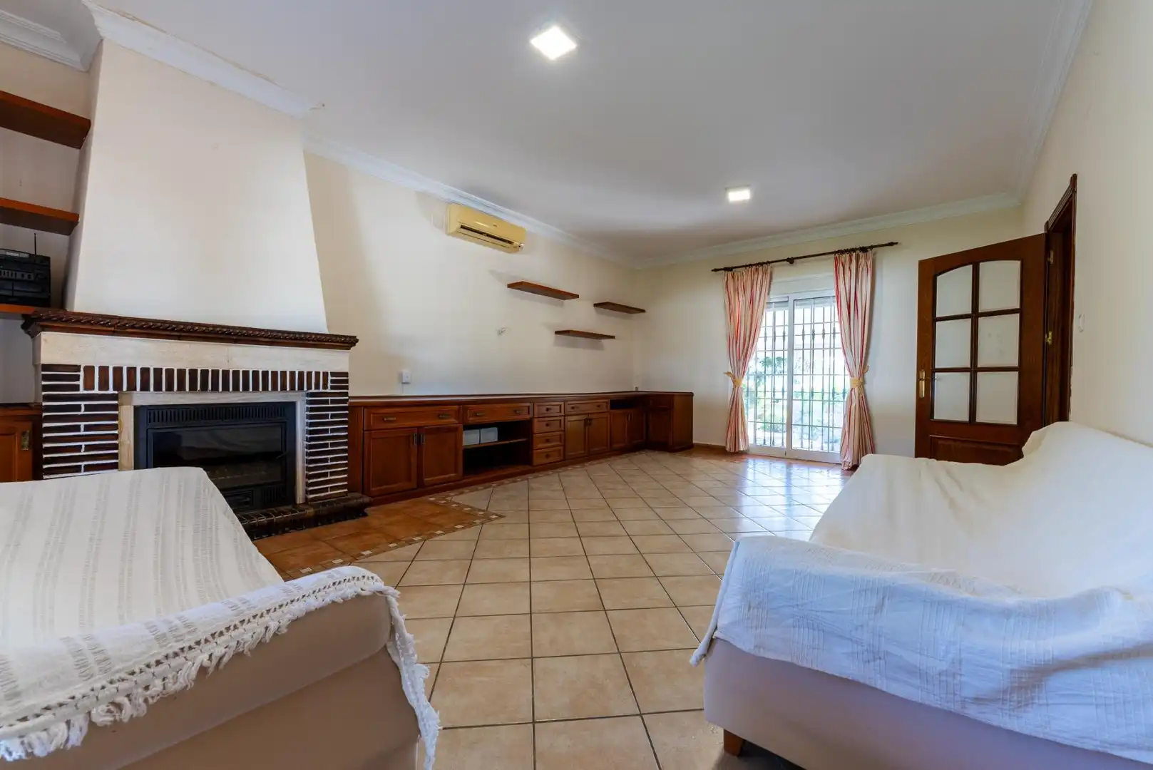 Sala de estar de Casa o chalet en venta en Palomares del Río con Aire acondicionado, Calefacción y Jardín privado
