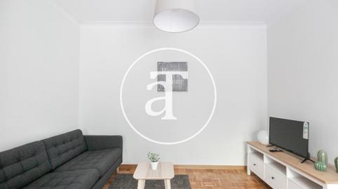 Foto 3 de Apartamento de alquiler en El Camp de l'Arpa del Clot, Barcelona