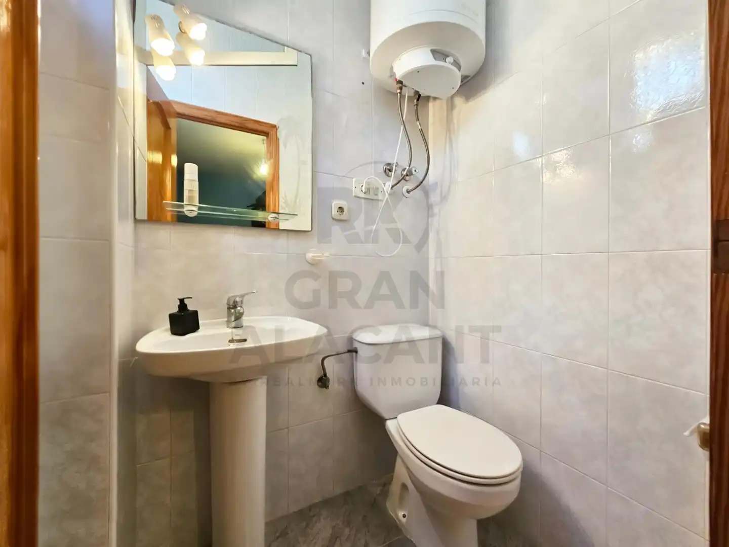 Baño de Apartamento en venta en Elche / Elx con Aire acondicionado, Calefacción y Terraza