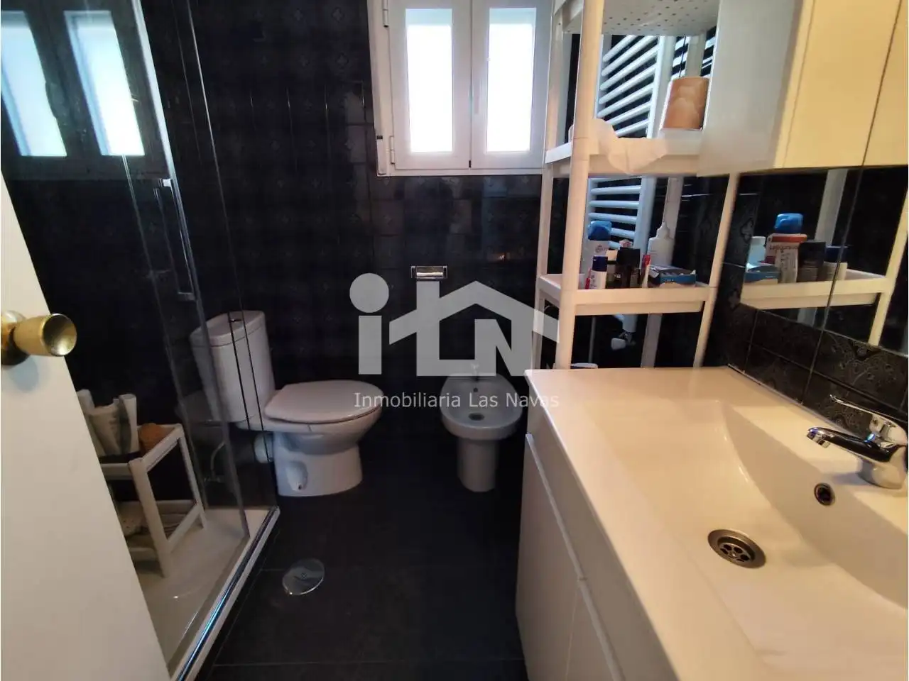 Bathroom of Flat for sale in Las Navas del Marqués   with Heating, Terrace and Storage room