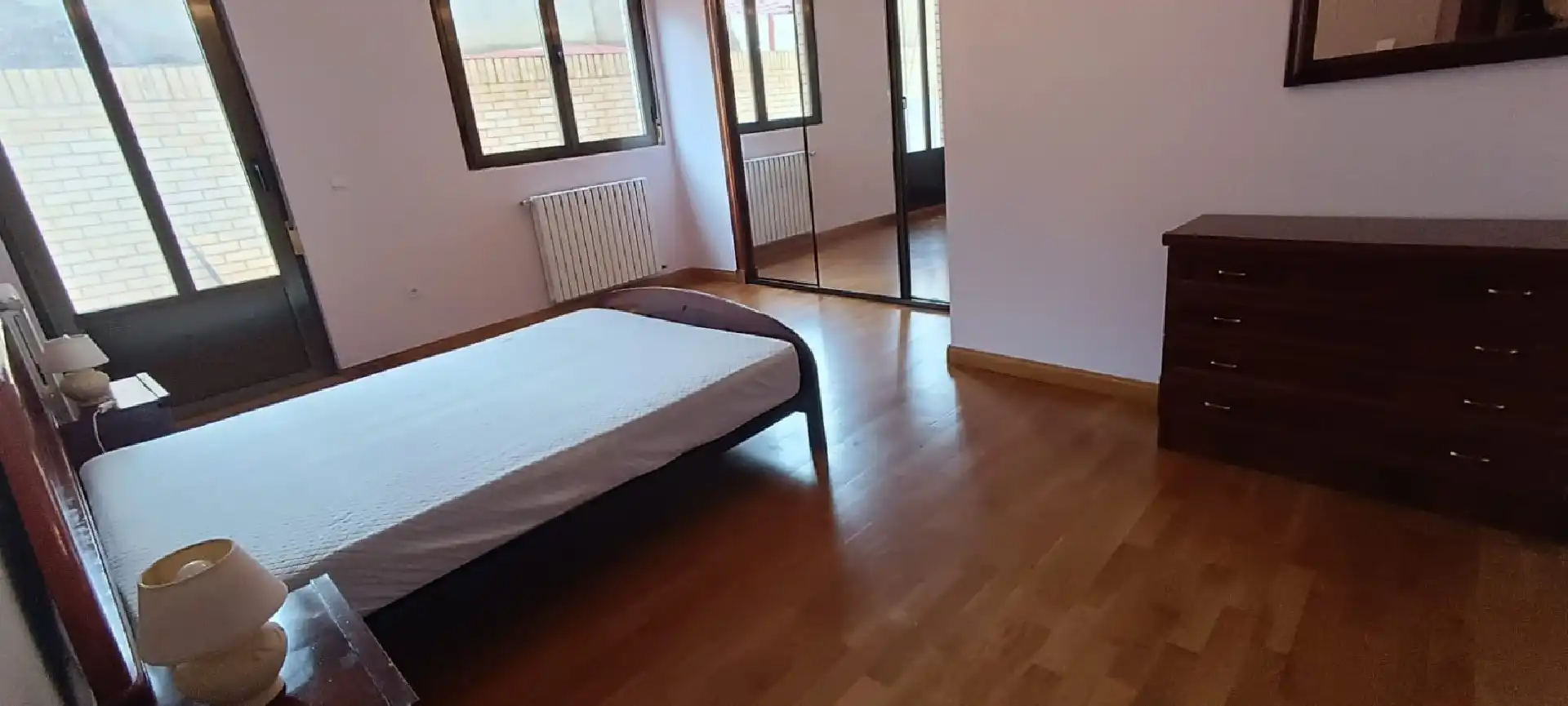 Habitación de Apartamento de alquiler en Palencia con Calefacción, Terraza y Amueblado