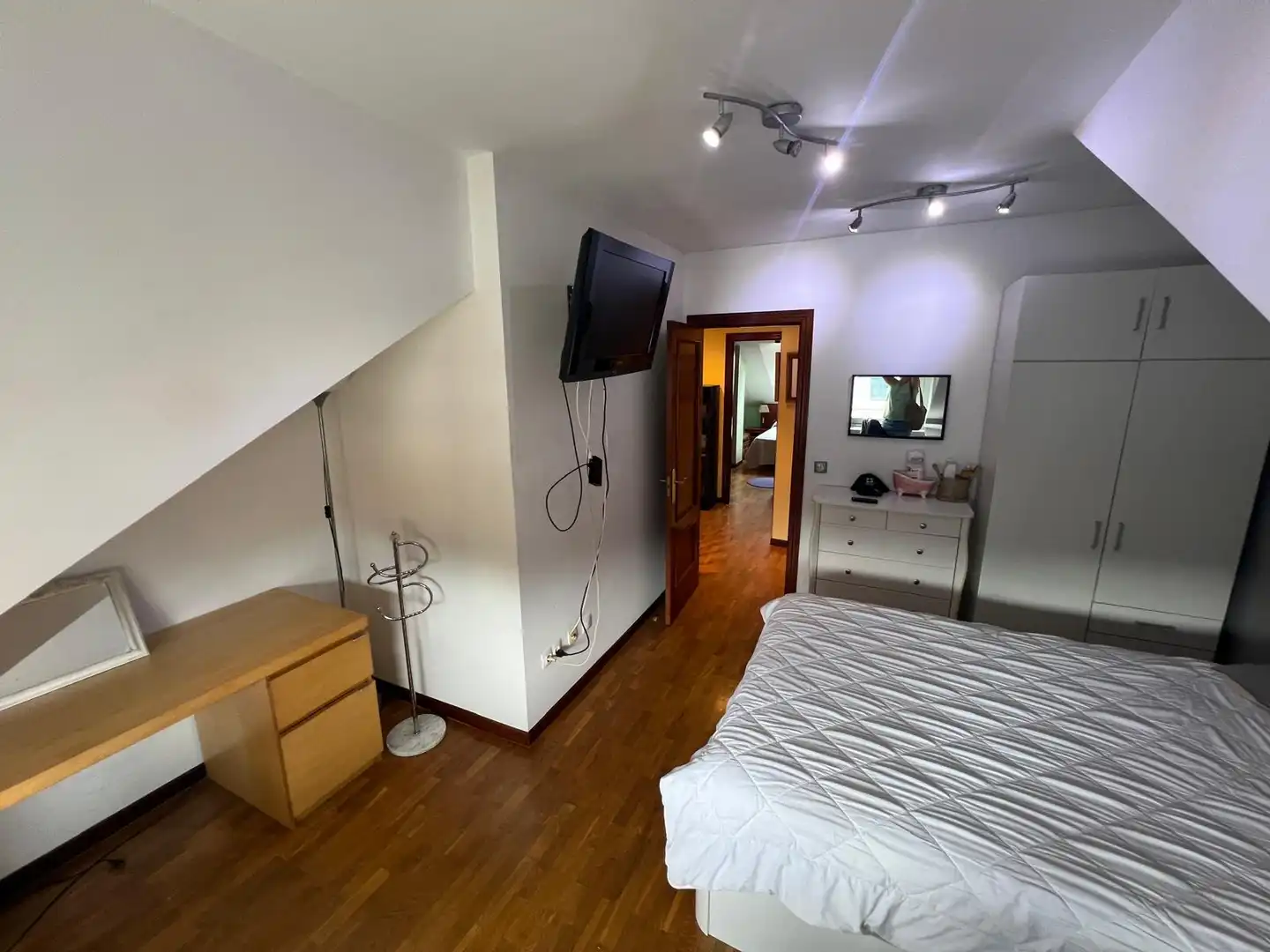 Maisonette zum Verkauf in Nava mit Heizung, Abstellraum und Möbliert