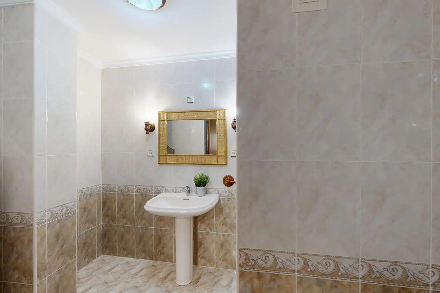 Bany de Pis en venda en Cartagena amb Aire condicionat, Parquet i Moblat