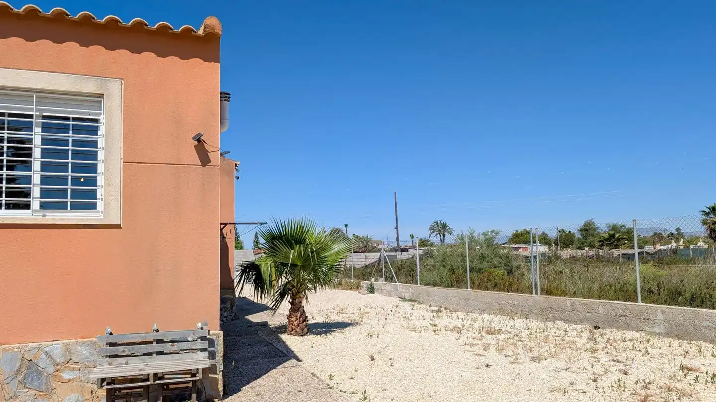 Vista exterior de Casa o xalet en venda en Elche / Elx amb Aire condicionat, Jardí privat i Terrassa