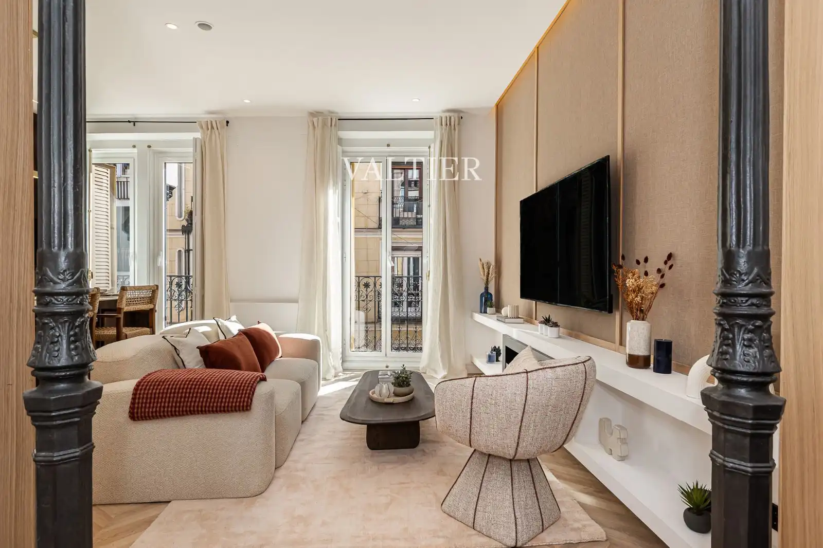 Living room of Flat for sale in Madrid  with Air Conditioner, Terrace and Furnished