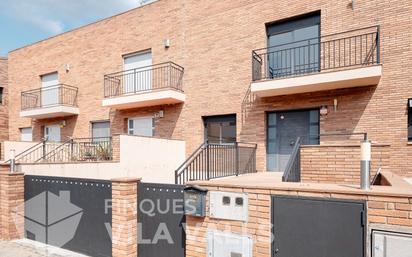 Vista exterior de Casa o xalet en venda en Palau-solità i Plegamans amb Aire condicionat, Calefacció i Jardí privat