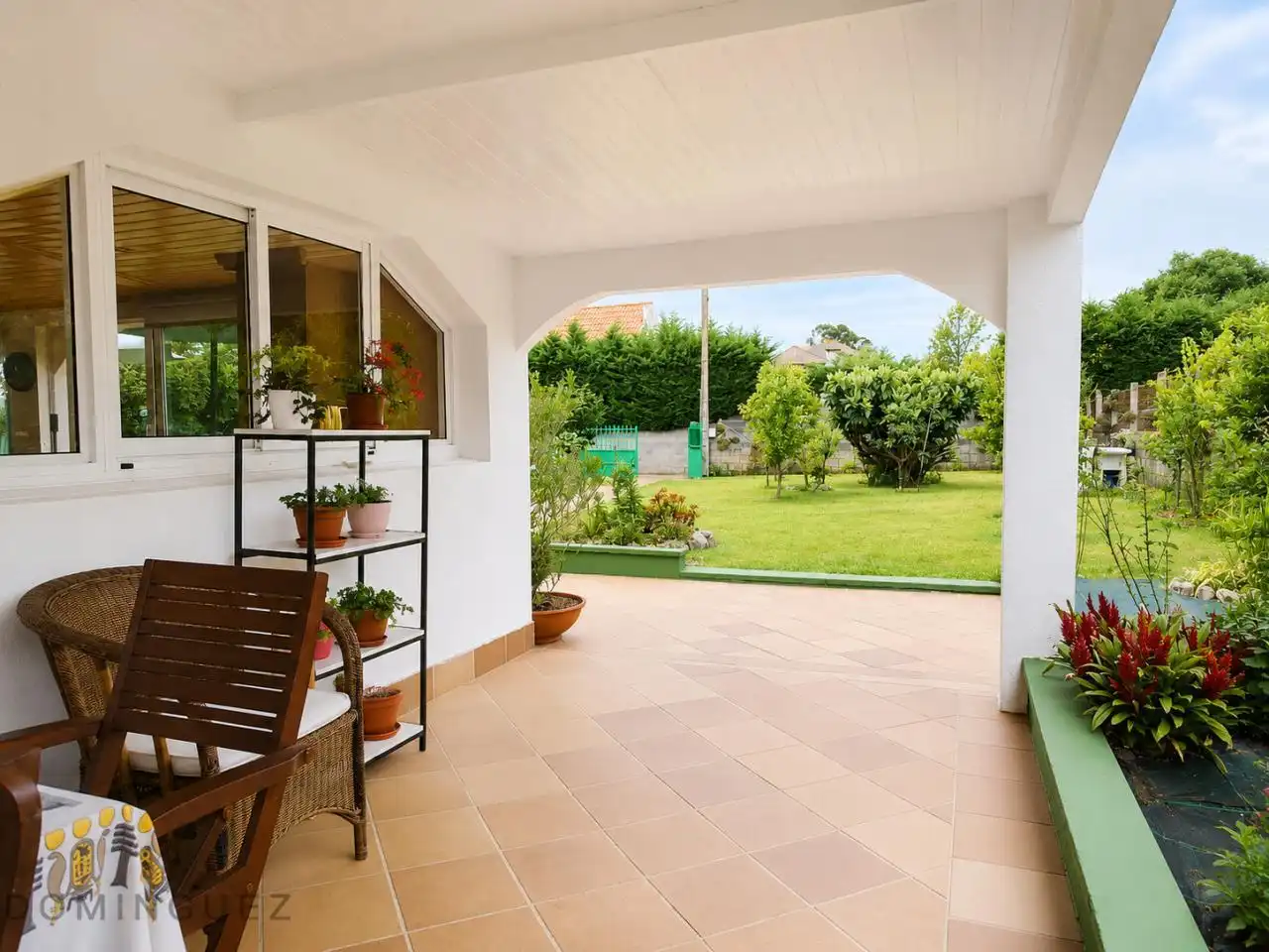Terrassa de Casa o xalet en venda en Cangas  amb Calefacció, Jardí privat i Terrassa