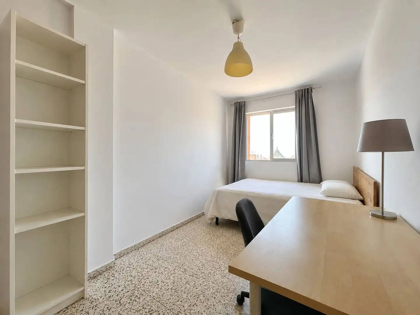 Dormitori de Apartament en venda en Málaga amb Aire condicionat, Balcó i Internet