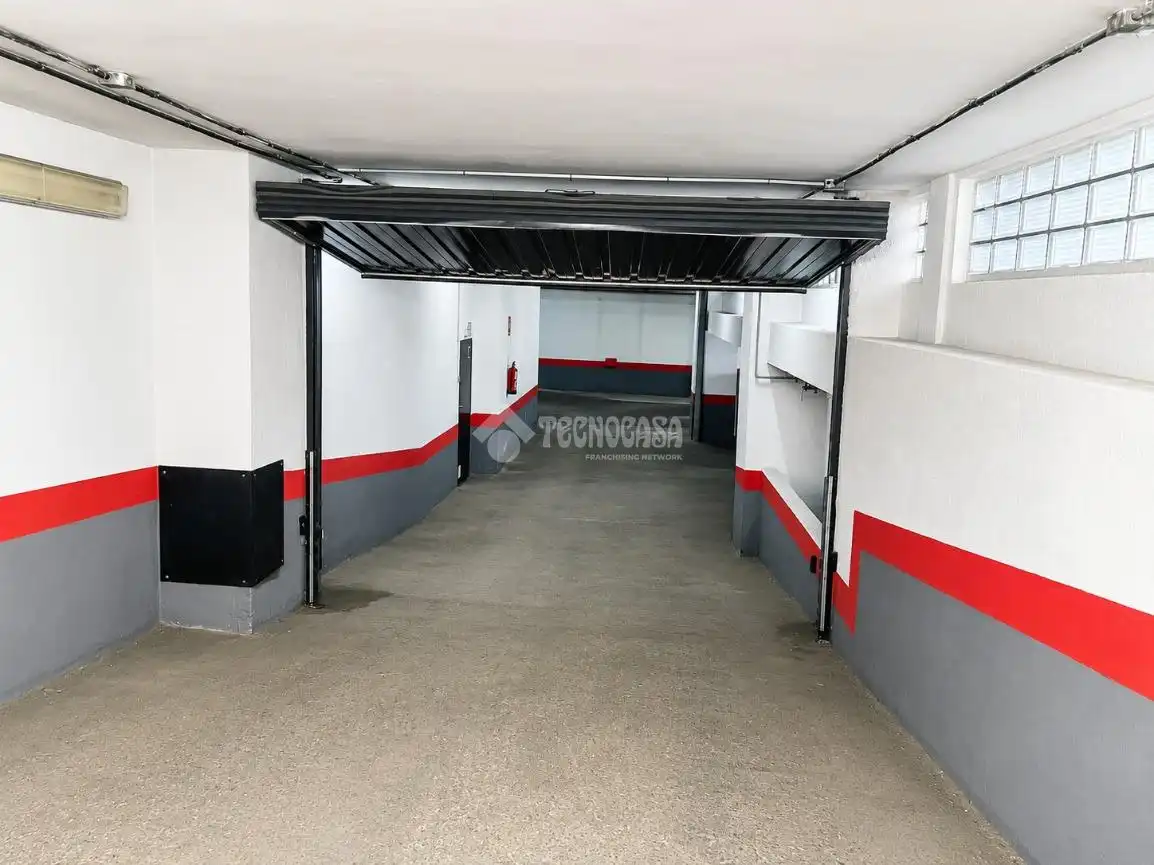 Parking de Local de alquiler en Madrid con Aire acondicionado y Calefacción
