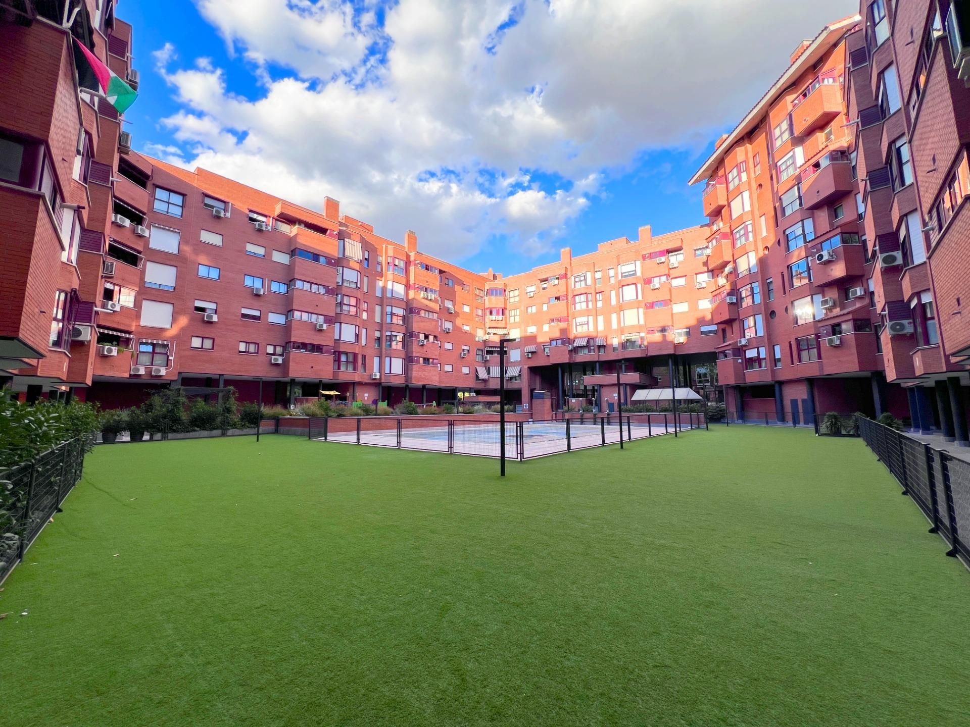 Exterior view of Flat for sale in Alcorcón  with Air Conditioner, Heating and Storage room