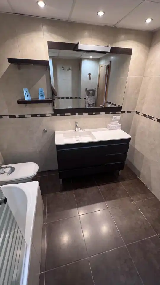 Bany de Apartament en venda en Benicarló amb Aire condicionat, Terrassa i Moblat