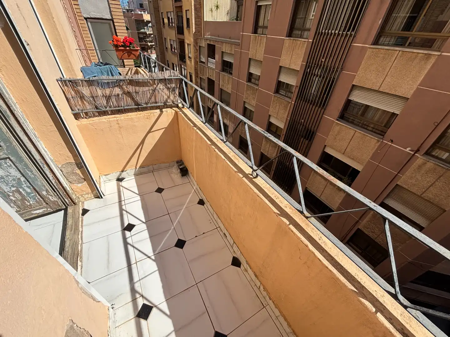 Terraza de Piso en venta en Castellón de la Plana / Castelló de la Plana con Trastero, Amueblado y Horno