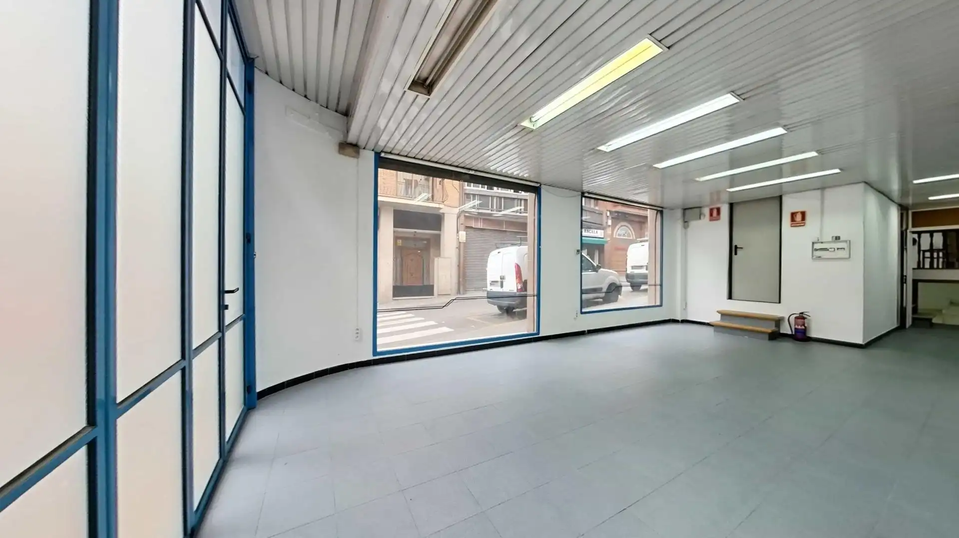 Local comercial en venta en Calle Juan Valentín Escalas, imagen 2