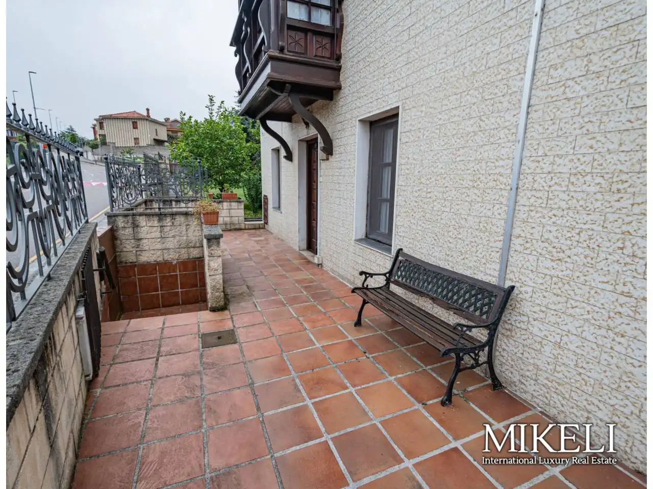 Terrassa de Casa o xalet en venda en El Astillero   amb Calefacció i Jardí privat