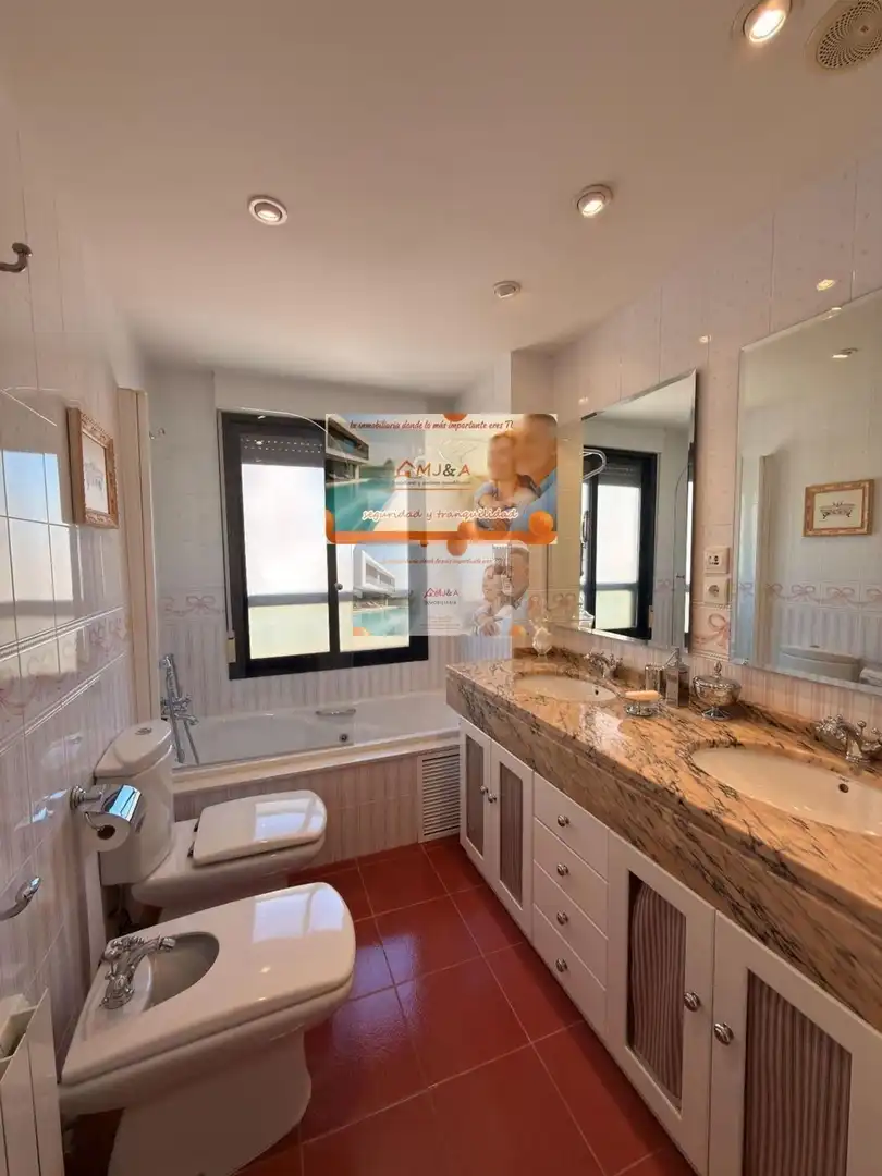 Baño de Dúplex en venta en Castellón de la Plana / Castelló de la Plana con Calefacción, Parquet y Terraza