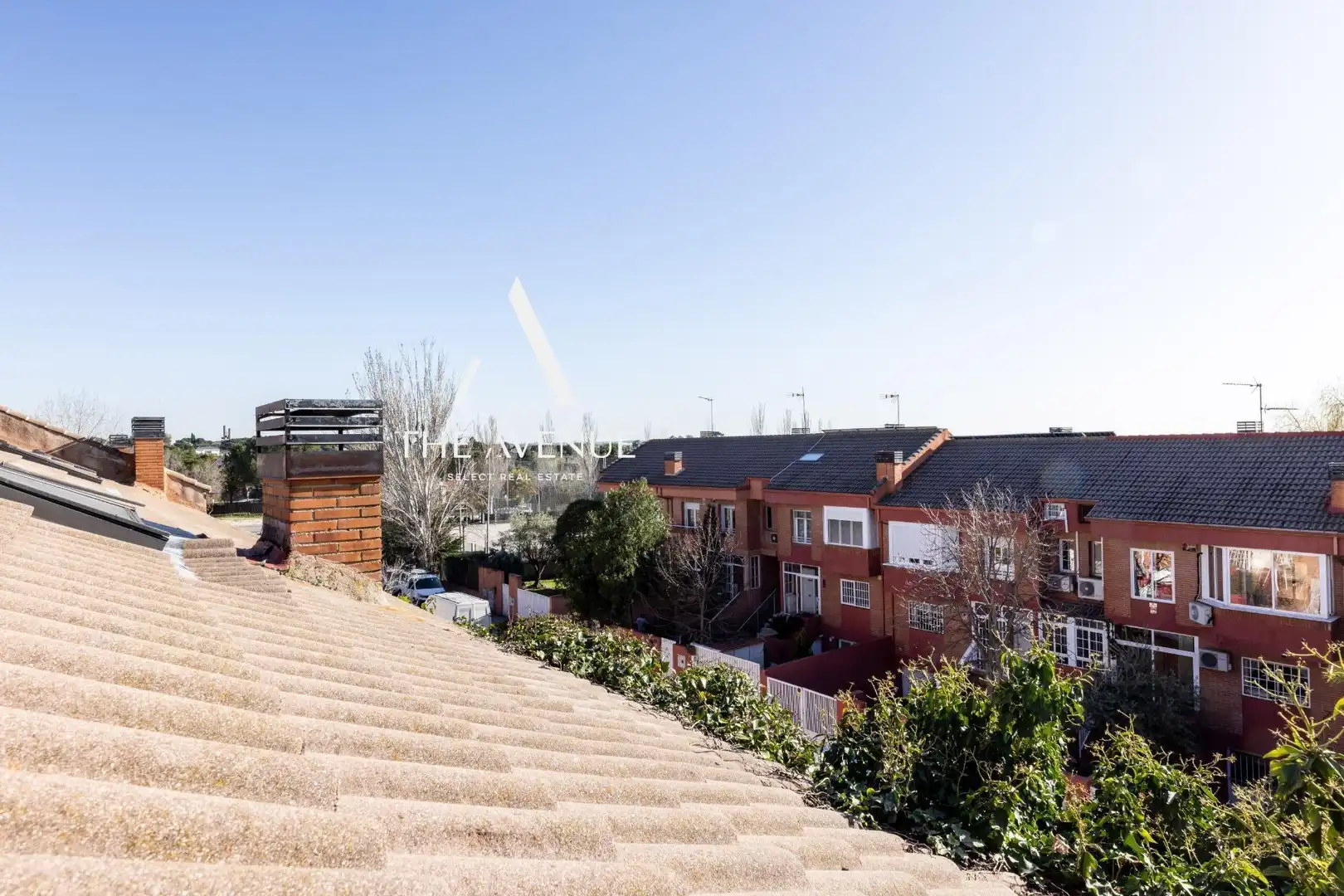 Vista exterior de Casa adosada en venta en Las Rozas de Madrid con Calefacción, Jardín privado y Parquet