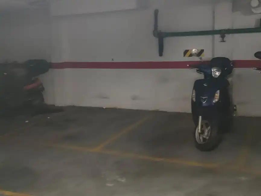 Parkplatz von Garage zur Miete in Valencia