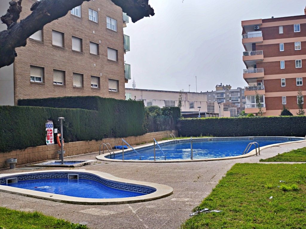 Piscina de Pis en venda en Salou amb Aire condicionat, Terrassa i Balcó