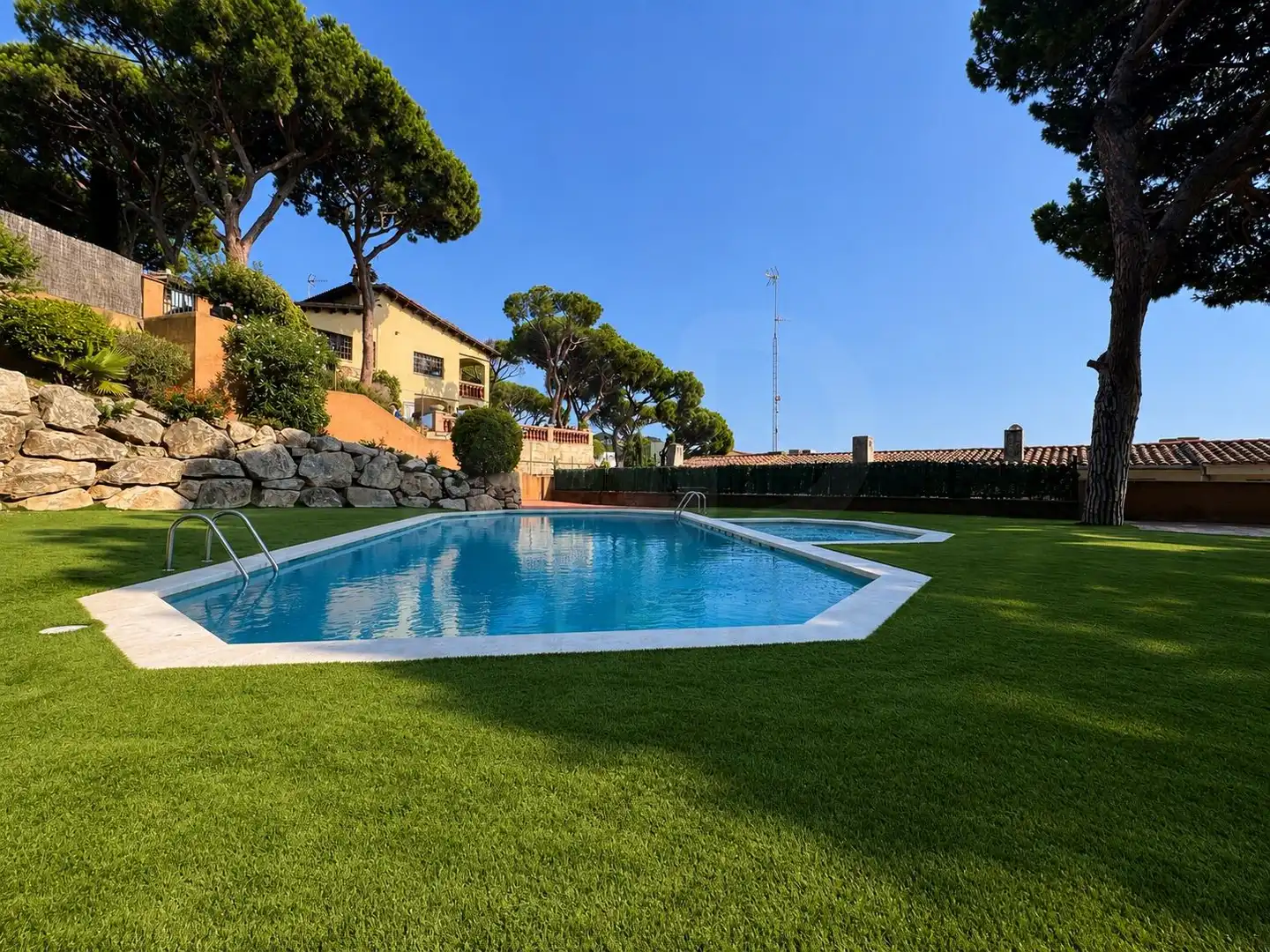 Piscina de Casa adosada en venda en Lloret de Mar amb Aire condicionat, Calefacció i Terrassa