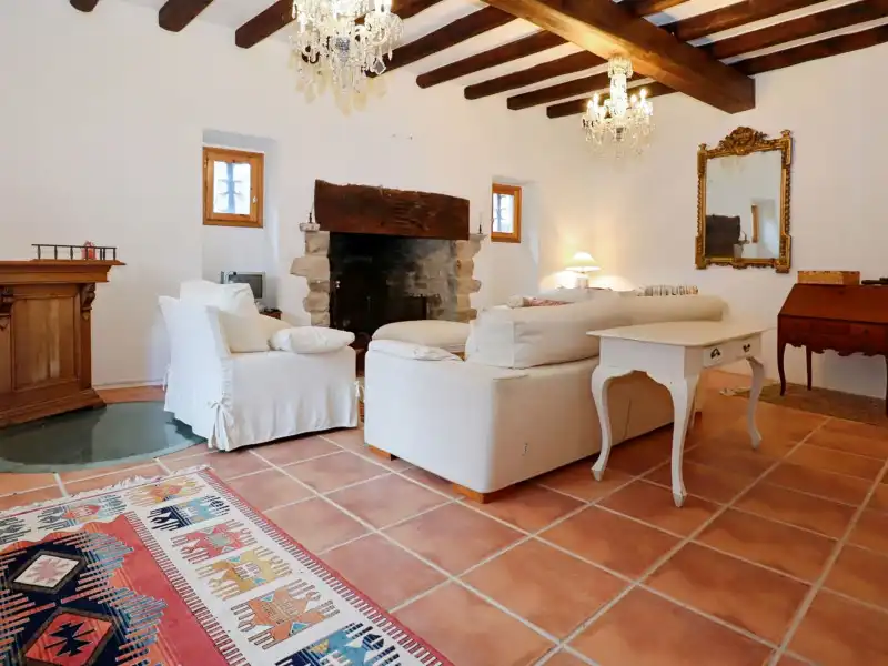 Casa amb piscina en venda a Cabanelles, imagen 8