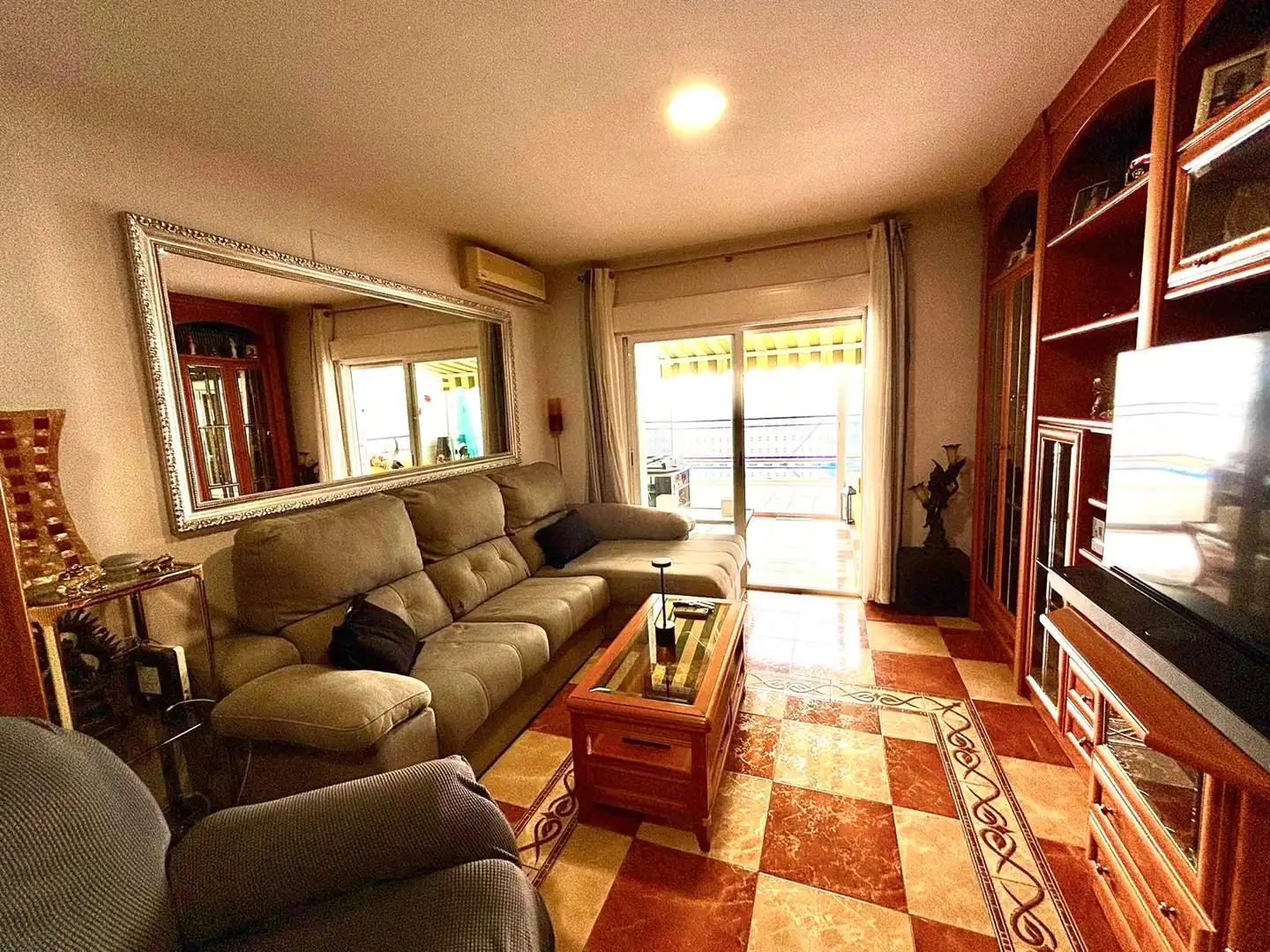 Sala de estar de Casa adosada en venta en Parla con Aire acondicionado, Calefacción y Jardín privado